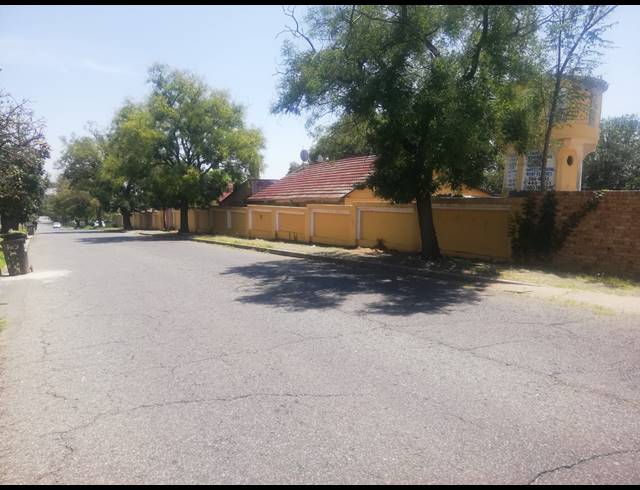 1,723M² VACANT LAND FOR SALE IN KEW
